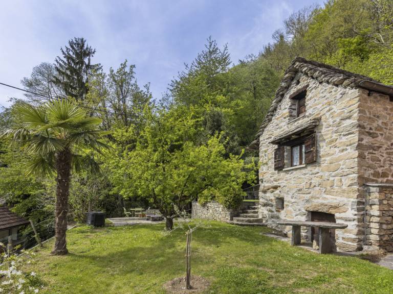 Ferienhaus mit Hund in Cugnasco, Tessin für max. 2 Gäste
