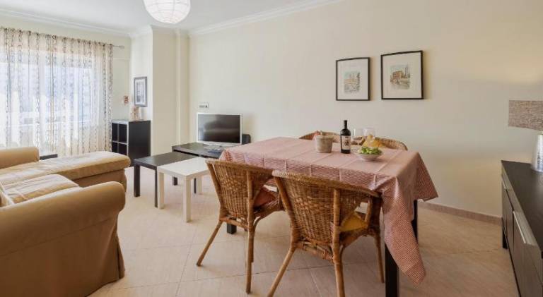 Fully equipped apartment with patio & hot tub | Pet-friendly in Setubal
