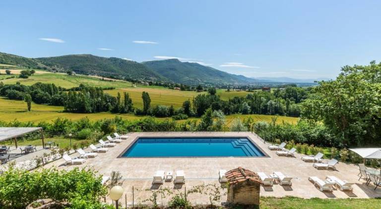 Farm with barbecue, pool & yard | Pets allowed — photo 3