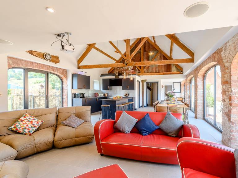 Child-friendly cottage with grill, yard & jacuzzi | River view | Dogs allowed — photo 5