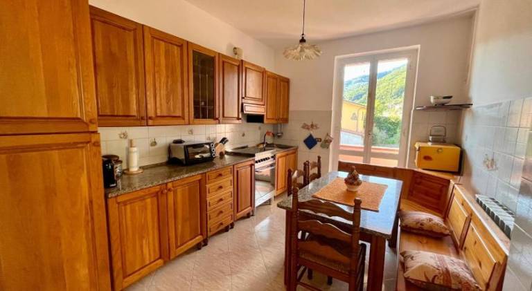 Vacation home with BBQ, terrace & garden — photo 3