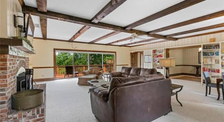 Big vacation home with hot tub | Pets allowed — photo 3
