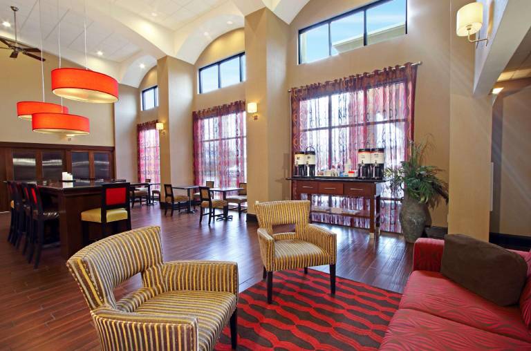Hampton Inn & Suites Columbus Hilliard — photo 2
