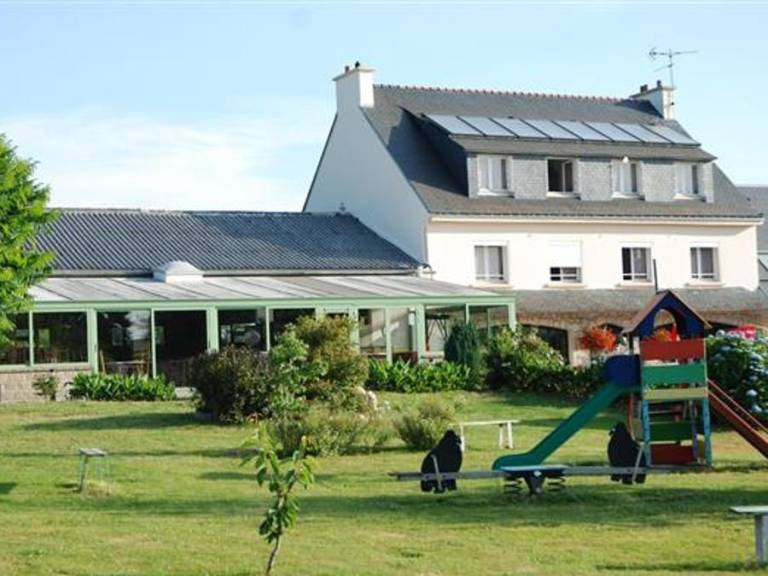 Child-friendly nice bungalow with patio & heated pool | Pet-friendly — photo 3