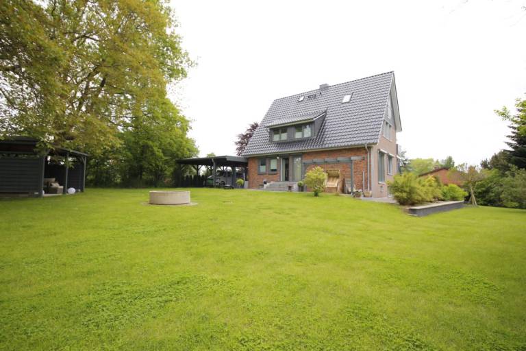 Fully equipped pleasant vacation home with terrace | Pets are welcome in Scharbeutz