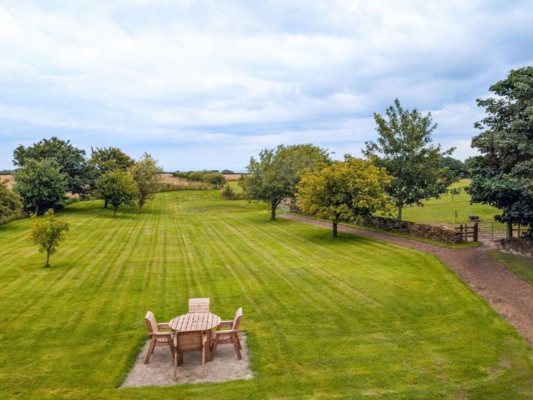 Children-friendly beautiful cottage with garden | Pets are welcome — photo 2
