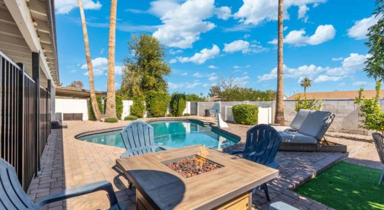 Charming vacation home with pool & jacuzzi | Pets allowed in Phoenix, AZ