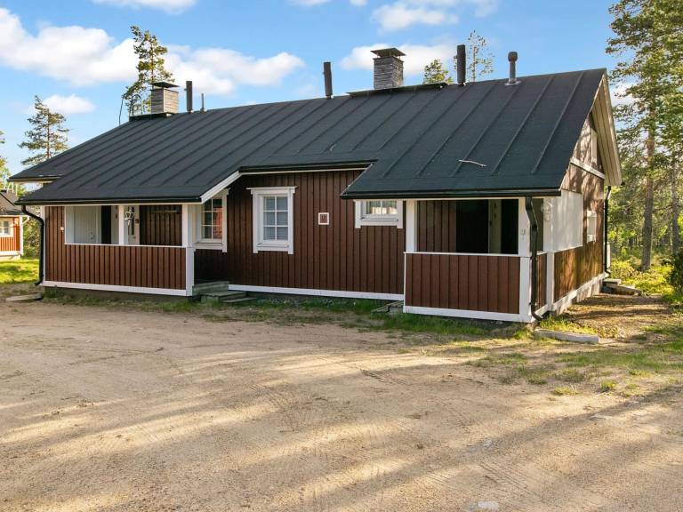 Nice vacation home with terrace & sauna | Pet-friendly in Saariselkä