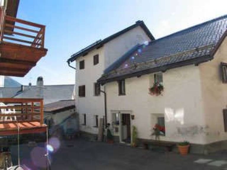 Ferienwohnung mit Hund in Samedan f&uuml;r max. 2 Personen