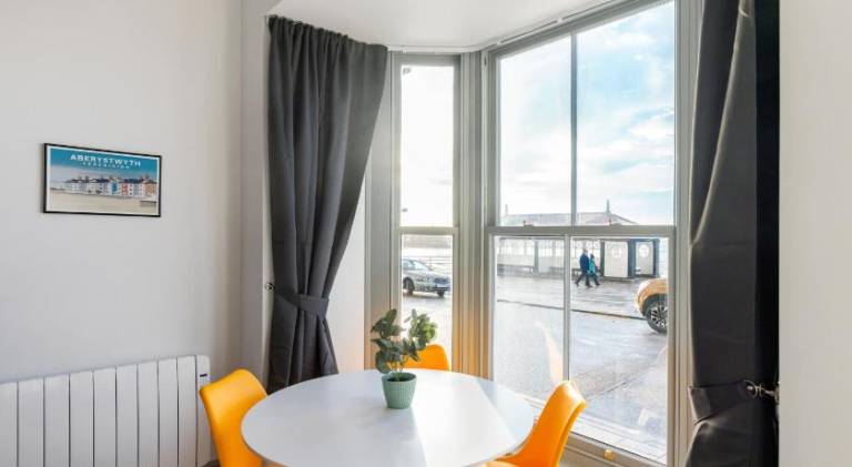 New central seafront apartment- stunning sea views — photo 5