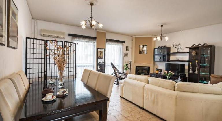 Holiday apartment with patio & pool | Perfect for remote work — photo 2