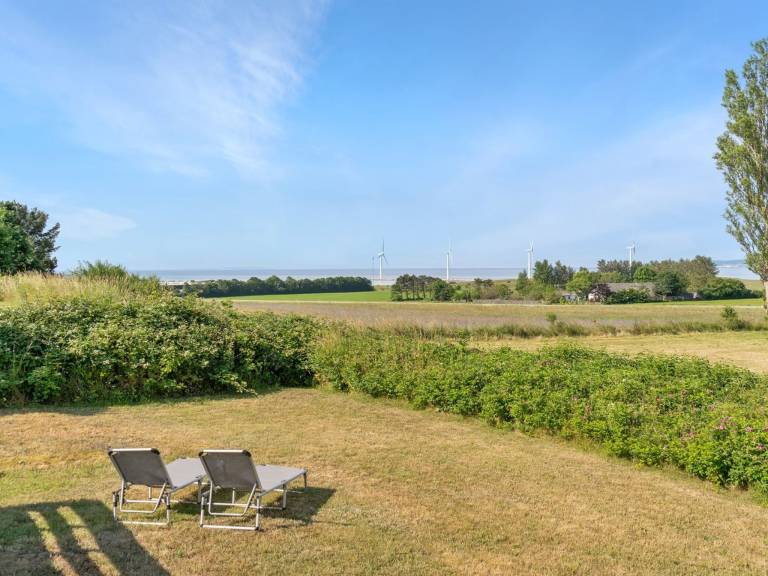 Child-friendly vacation home with grill, terrace & yard | Sea view | Dogs allowed — photo 5