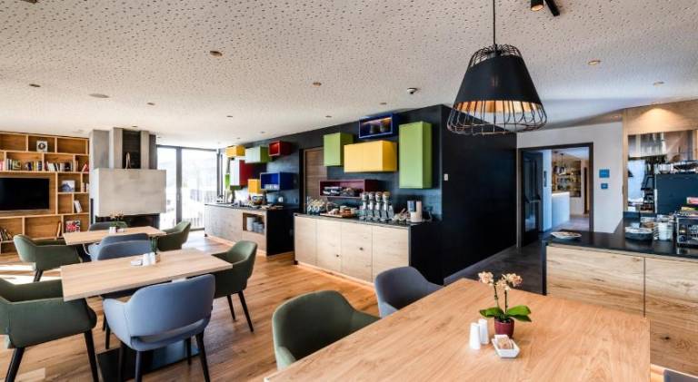 Serviced apartment with yard, sauna & terrace — photo 4
