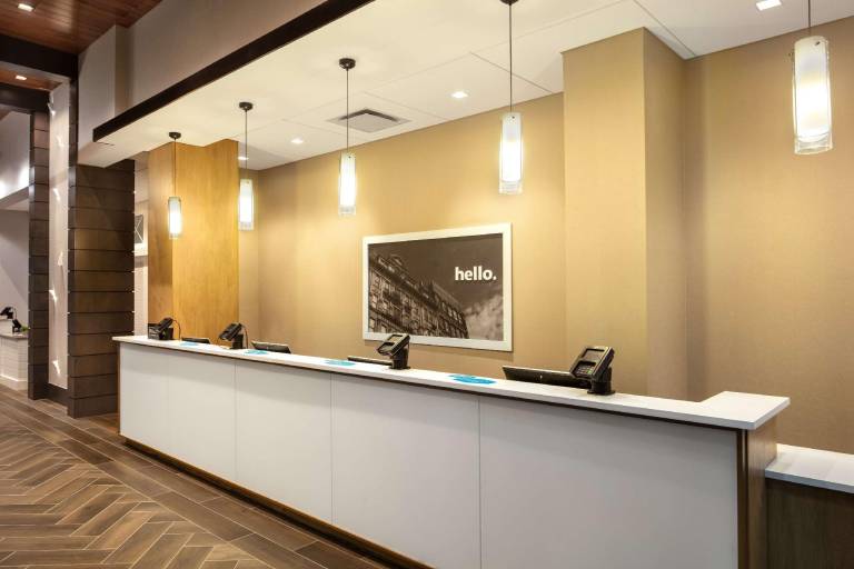 Hampton Inn & Suites Teaneck Glenpointe — photo 4