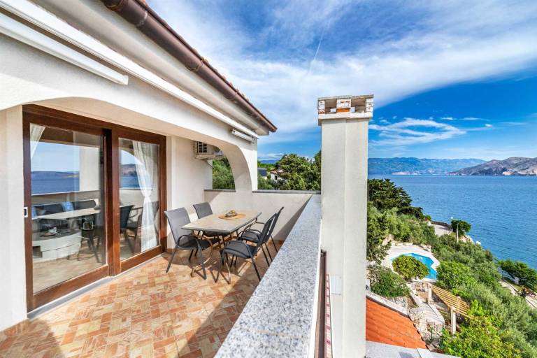 Lori Blue - Charming vacation for couples with a sea view — photo 4
