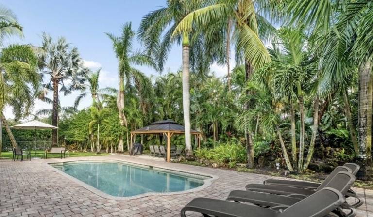 House  Naples