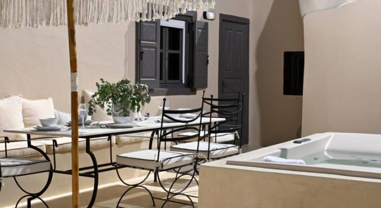 Vacation home with jacuzzi & patio — photo 4