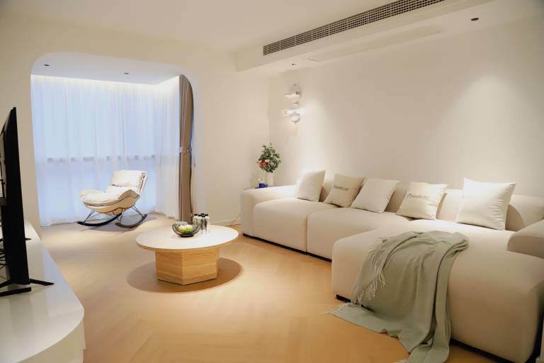 Eastern Hub Huangpu Luxury Two Rooms Homestay near Huaihai Road, Bund, Yu Garden, Walk to Xintiandi — photo 2