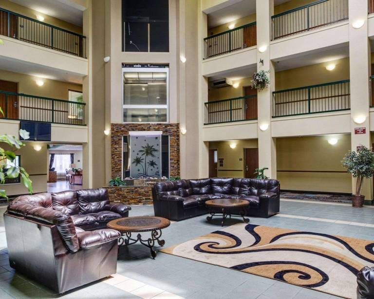 Quality Suites Baton Rouge East - Denham Springs — photo 3