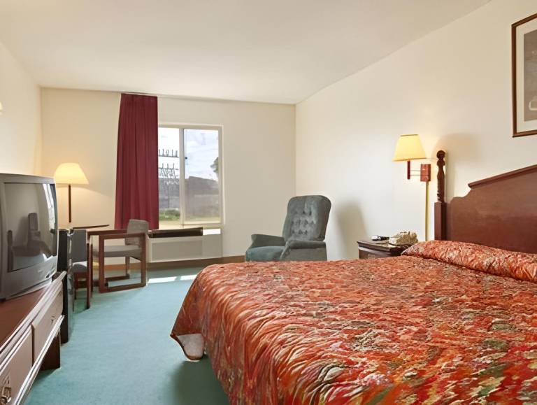 Super 8 By Wyndham Pekin Peoria Area