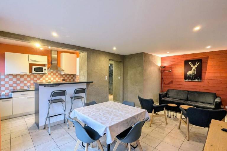 Apartment with BBQ, terrace & yard — photo 4