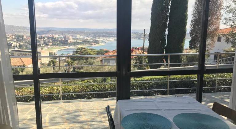 Holiday apartment with terrace — photo 4