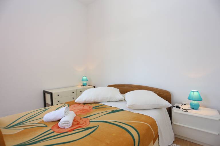 Two bedroom apartment with terrace and sea view Lokva Rogoznica, Omiš (A-17645-a) in Omis
