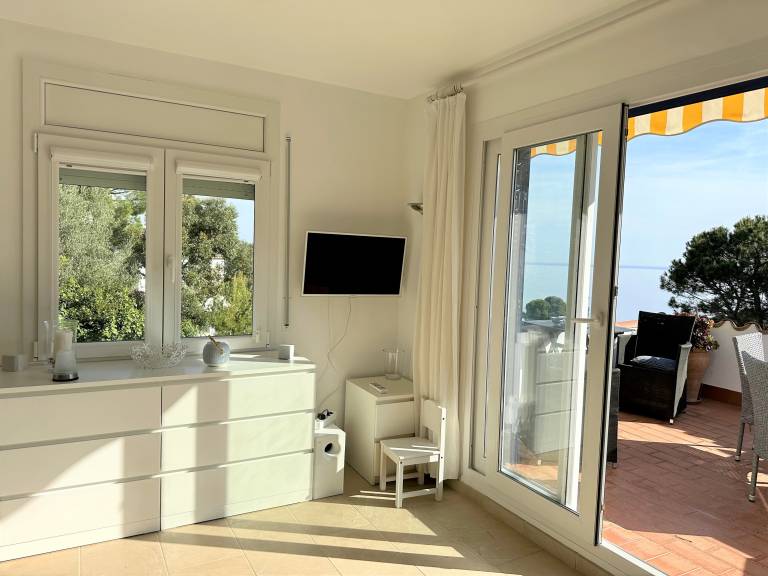Apartment with Sea Views 500m from the Beach — photo 2