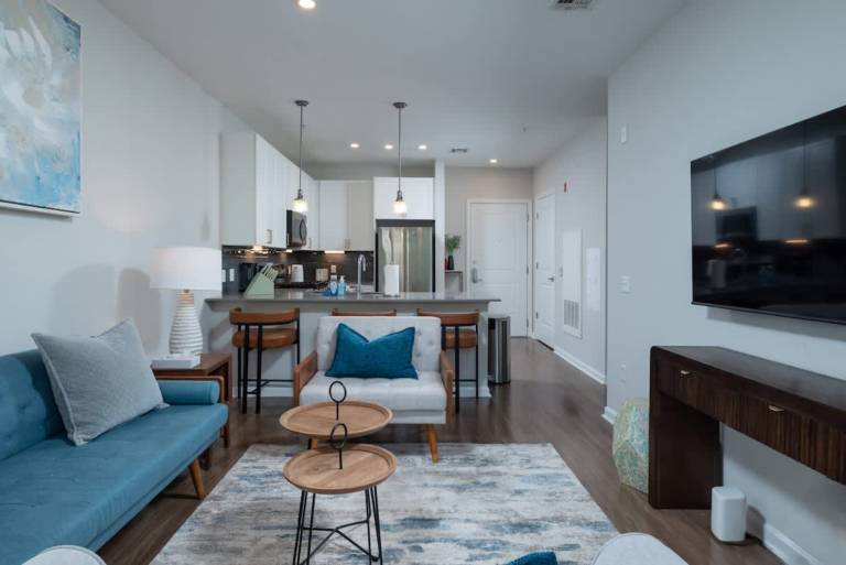 Central 1-BR Condo Assembly Row Gym & Pool Sleep 5 — photo 3