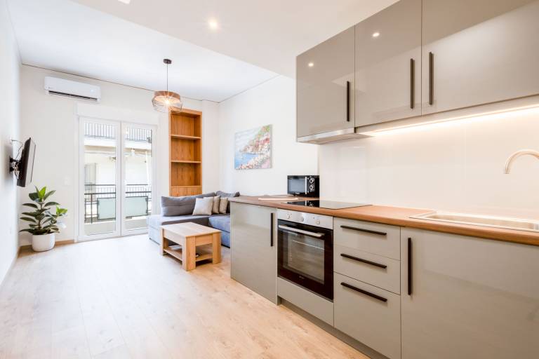 Holiday apartment with yard | City view — photo 2