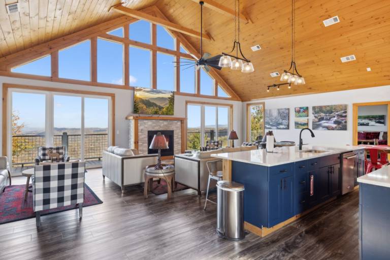 "Close Enough to Perfect" – Luxurious 4-Bedroom Cabin with Game Room & Stunning Views! — photo 4
