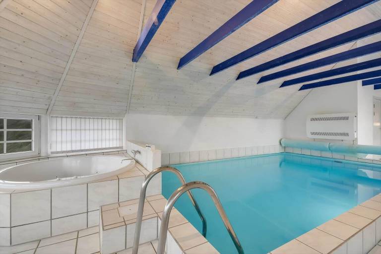 House with sauna, pool & barbeque — photo 2