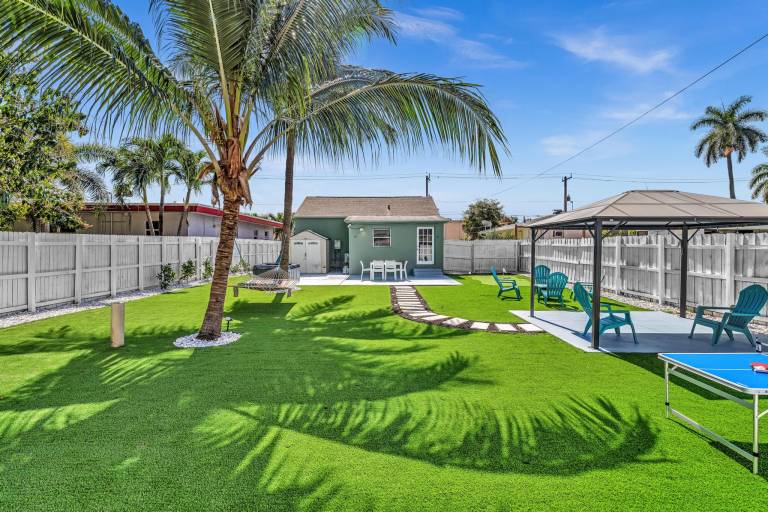 Dreamy Hollywood Beach Escape Jacuzzi & Fire Pit