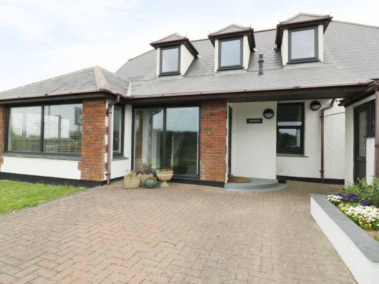 Cottage with yard | Beach view in Newquay