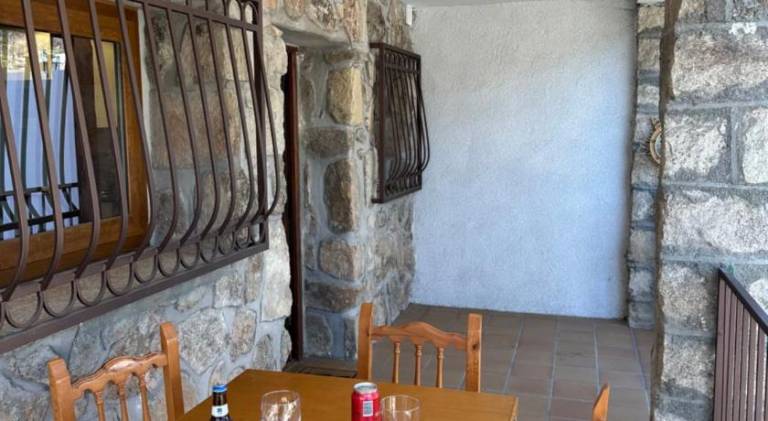Vacation home with patio, grill & yard — photo 4