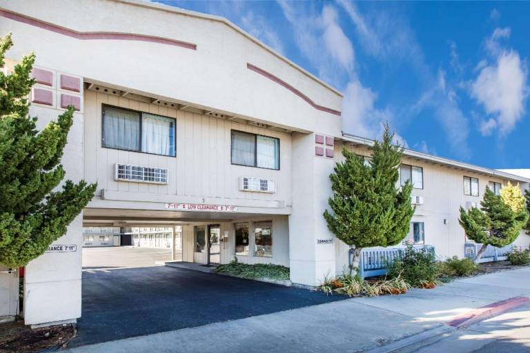 Super 8 By Wyndham Bishop in Bishop, CA