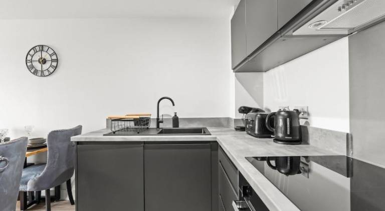 Central Liverpool 2 Bedroom Apartment, Large, Modern, WIFI, Sleeps 4 — photo 5