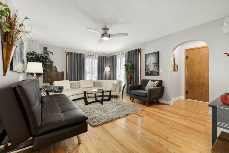 Spacious Family Home w/ Garage Game Room & Office! — photo 4
