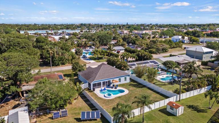 Premium Modern Pool Home- 1 Mile to Downtown & 3 Miles to Beaches — photo 5