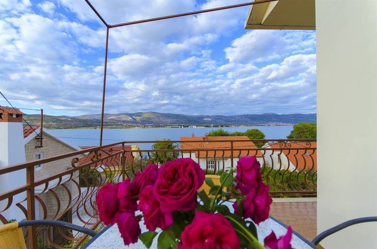 Vacation home with garden & barbecue | Garden view — photo 2