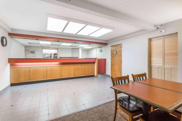 Days Inn by Wyndham Harrisburg North — photo 5