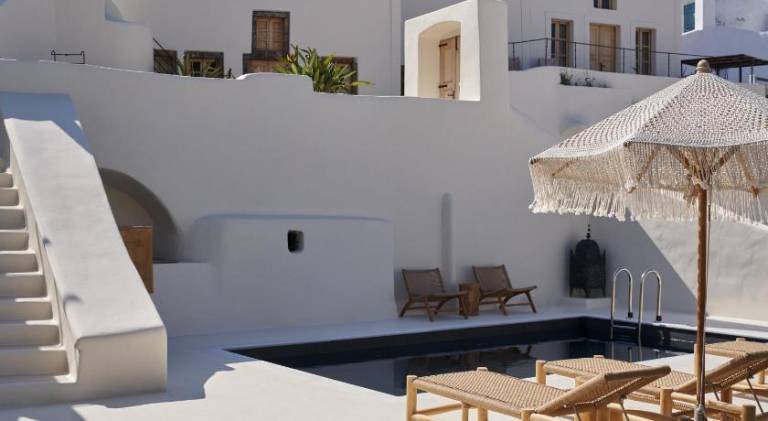 Serviced apartment with patio, garden & pool — photo 3