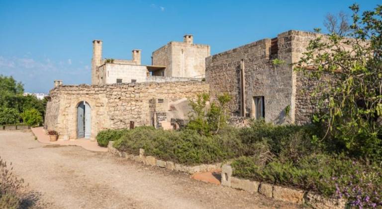 Beautiful villa with pool & hot tub | Pet-friendly in Patu