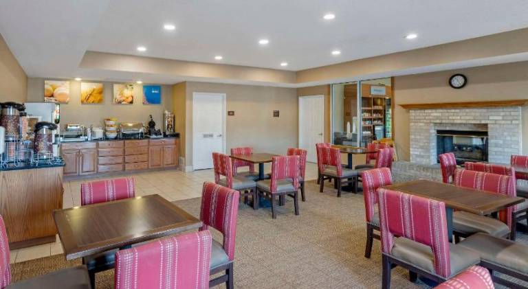 Comfort Suites Normal University Area — photo 4