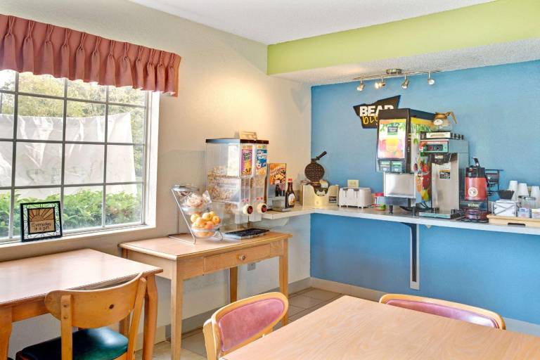 Hotel Suites MacClenny — photo 3