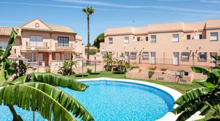 Beautiful holiday apartment with terrace | Pet-friendly in Chiclana de la Frontera
