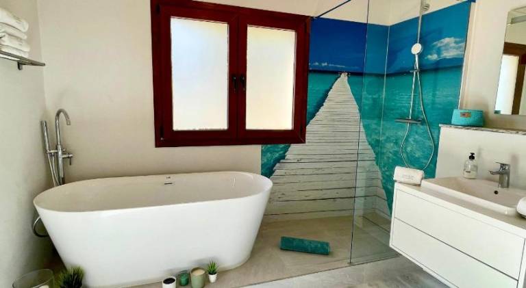 Villa with hot tub & pool — photo 2