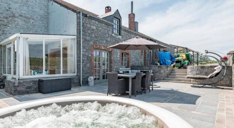 House with hot tub & pool | Pets allowed — photo 5