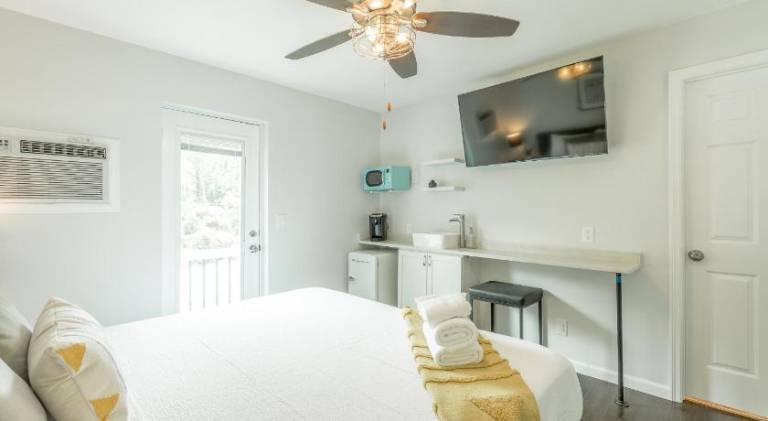 08 The Evans Room - A PMI Scenic City Vacation Rental in Chattanooga, TN