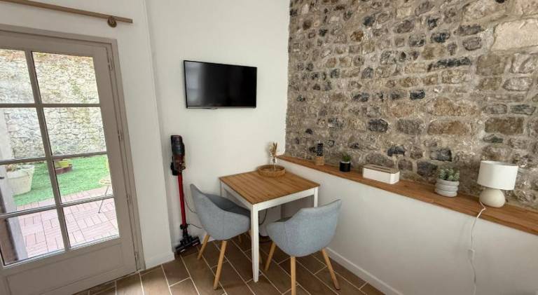 Holiday apartment with yard & patio | Dogs allowed — photo 3